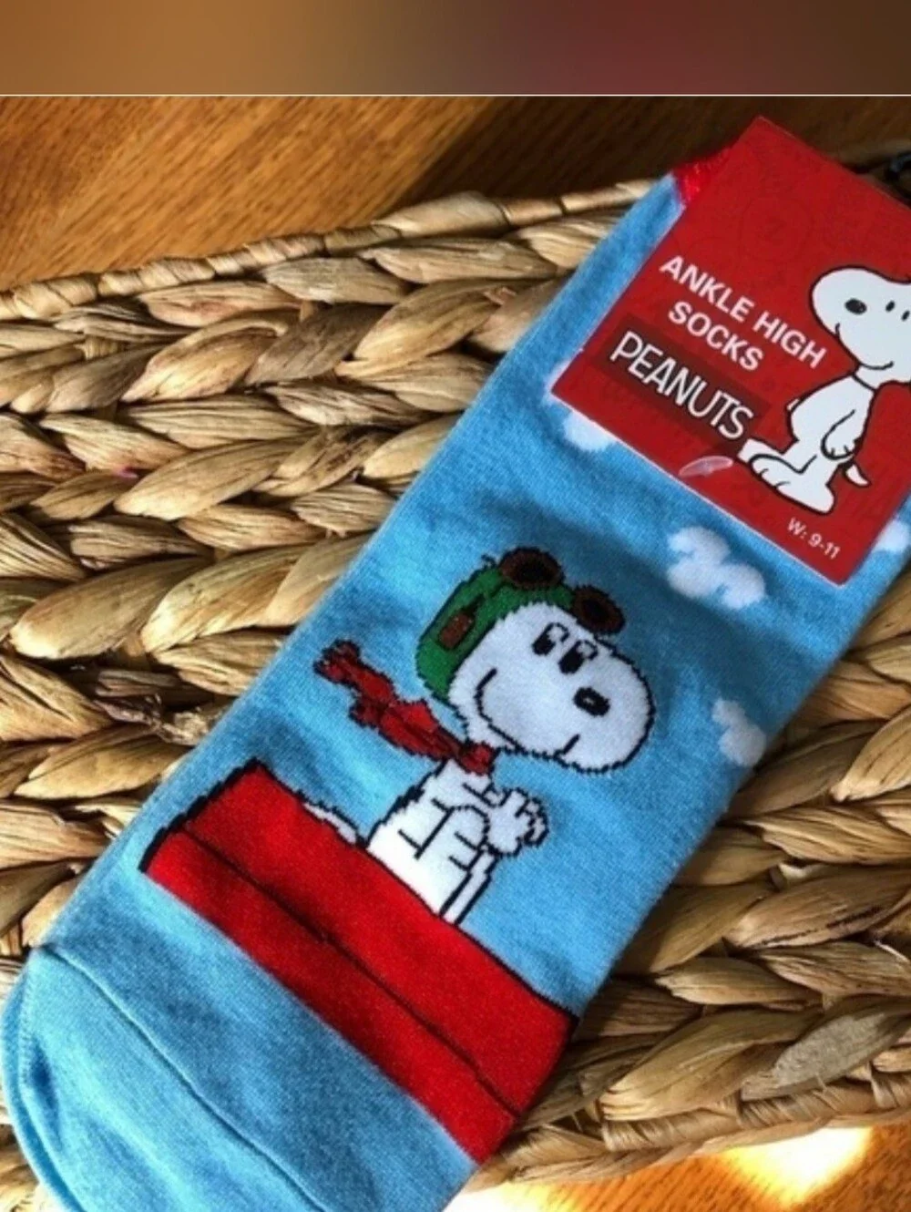 Peanuts Ankle High Socks: Snoopy High Flying in size Women's 9-11 NWT's